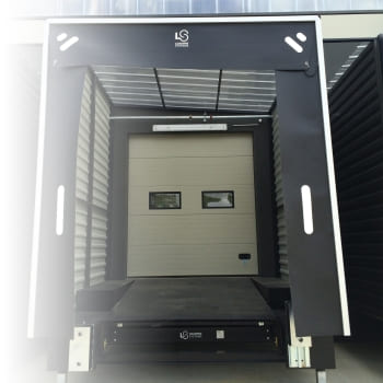 A dock house with stepped frame is ideal for cold storages